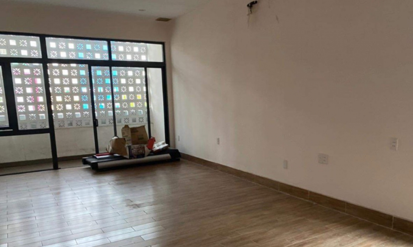 Nhà phố 2 tầng đường Nguyễn Văn Linh