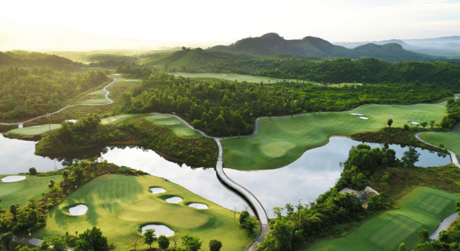 Đà Nẵng không chỉ có du lịch biển, Đà Nẵng còn là điểm đến du lịch Golf hàng đầu.