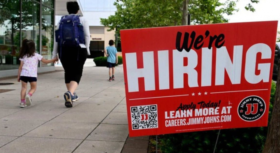 Tin đáng ngại cho Fed: Mỹ có 336.000 việc làm mới trong tháng 9, cao gần hai lần dự báo