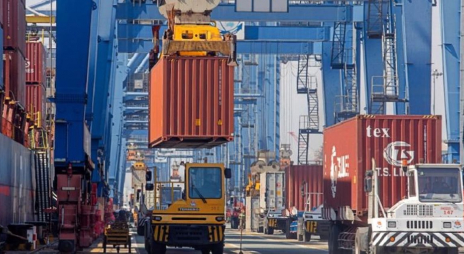 Xuất khẩu lấy lại 'nhịp' tăng trưởng, thặng dư thương mại đạt trên 24 tỷ USD