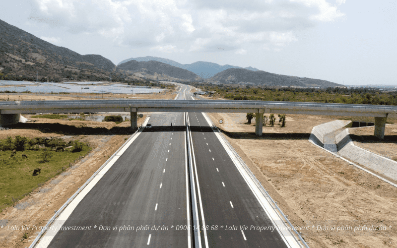 Chủ đầu tư cho biết, dự án cao tốc Nha Trang - Cam Lâm sẽ trở thành tuyến đầu tiên triển khai hệ thống giao thông thông minh (ITS)